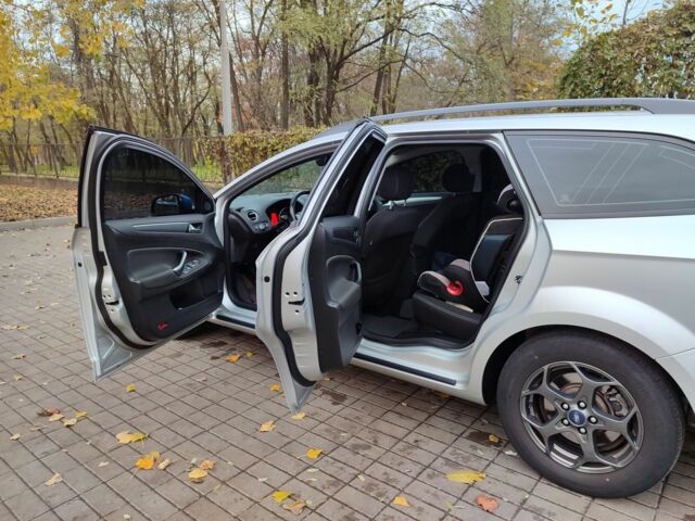 Сірий Форд Мондео, об'ємом двигуна 2 л та пробігом 262 тис. км за 8300 $, фото 9 на Automoto.ua