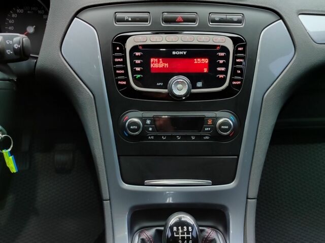 Сірий Форд Мондео, об'ємом двигуна 2 л та пробігом 262 тис. км за 8300 $, фото 15 на Automoto.ua