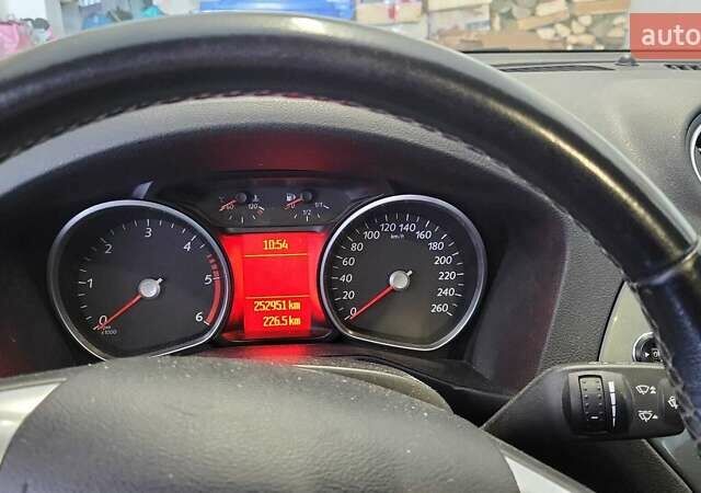 Серый Форд Мондео, объемом двигателя 1.6 л и пробегом 253 тыс. км за 3150 $, фото 6 на Automoto.ua