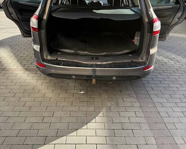 Серый Форд Мондео, объемом двигателя 2 л и пробегом 255 тыс. км за 7050 $, фото 7 на Automoto.ua