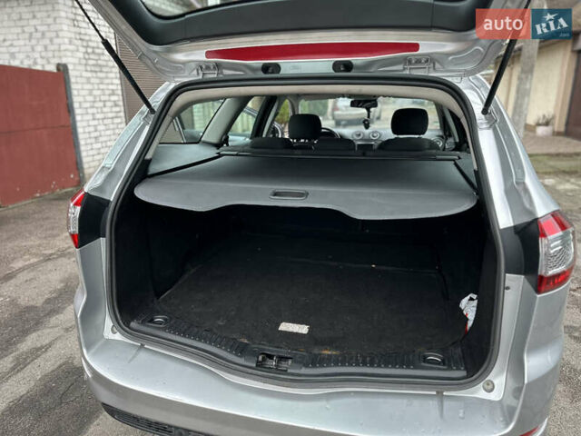 Серый Форд Мондео, объемом двигателя 2 л и пробегом 202 тыс. км за 6400 $, фото 15 на Automoto.ua