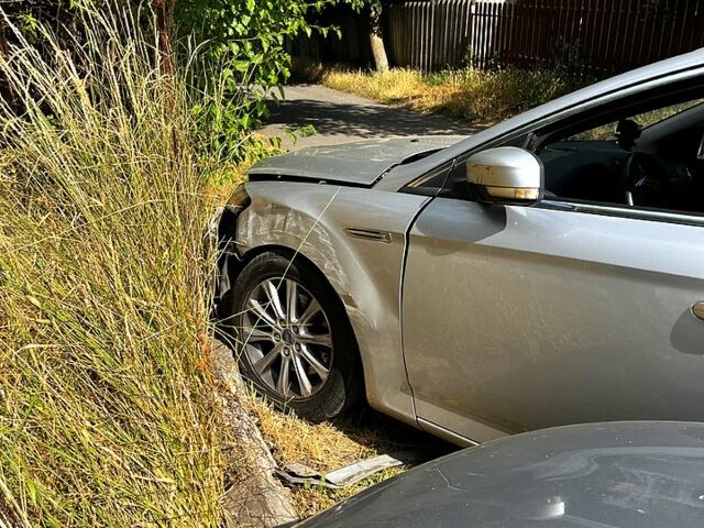 Серый Форд Мондео, объемом двигателя 2 л и пробегом 200 тыс. км за 4500 $, фото 1 на Automoto.ua