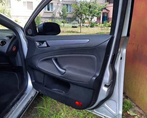 Серый Форд Мондео, объемом двигателя 2 л и пробегом 290 тыс. км за 7800 $, фото 13 на Automoto.ua