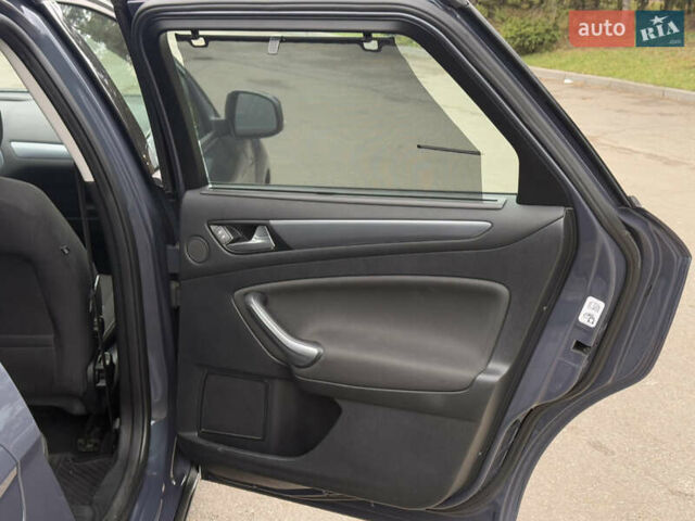 Серый Форд Мондео, объемом двигателя 1.6 л и пробегом 235 тыс. км за 7600 $, фото 23 на Automoto.ua