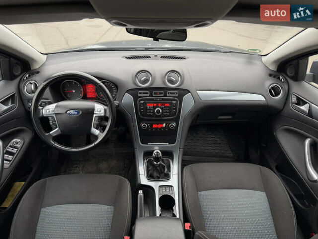 Серый Форд Мондео, объемом двигателя 1.6 л и пробегом 235 тыс. км за 7600 $, фото 11 на Automoto.ua