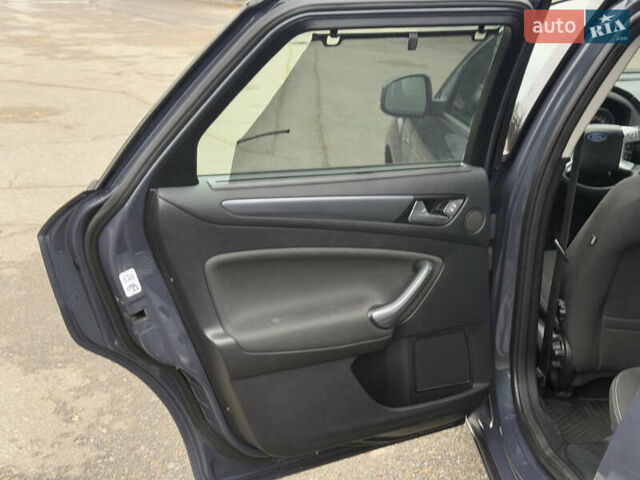 Серый Форд Мондео, объемом двигателя 1.6 л и пробегом 235 тыс. км за 7600 $, фото 24 на Automoto.ua