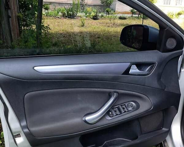 Серый Форд Мондео, объемом двигателя 2 л и пробегом 290 тыс. км за 7800 $, фото 7 на Automoto.ua