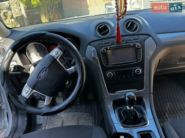 Серый Форд Мондео, объемом двигателя 1.6 л и пробегом 287 тыс. км за 4000 $, фото 4 на Automoto.ua