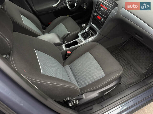 Серый Форд Мондео, объемом двигателя 1.6 л и пробегом 235 тыс. км за 7600 $, фото 17 на Automoto.ua