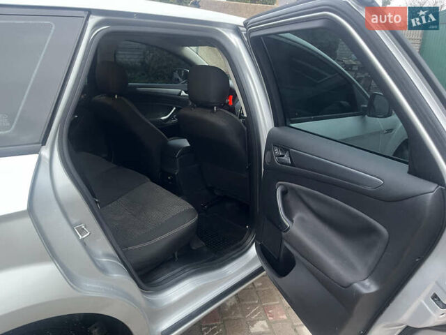 Сірий Форд Мондео, об'ємом двигуна 2 л та пробігом 218 тис. км за 6799 $, фото 48 на Automoto.ua