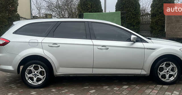 Сірий Форд Мондео, об'ємом двигуна 2 л та пробігом 218 тис. км за 6799 $, фото 18 на Automoto.ua