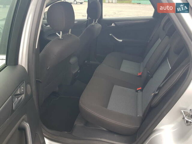 Сірий Форд Мондео, об'ємом двигуна 2 л та пробігом 205 тис. км за 8900 $, фото 27 на Automoto.ua