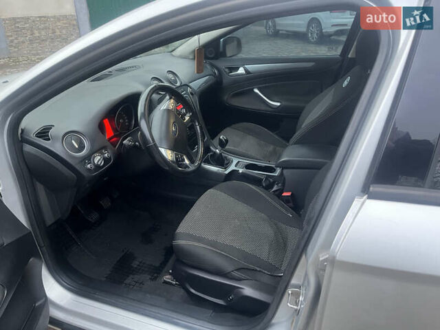 Сірий Форд Мондео, об'ємом двигуна 2 л та пробігом 218 тис. км за 6799 $, фото 38 на Automoto.ua