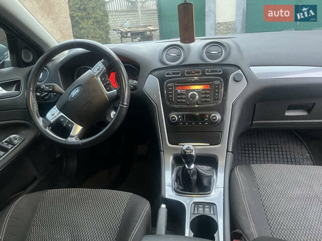 Сірий Форд Мондео, об'ємом двигуна 2 л та пробігом 218 тис. км за 6799 $, фото 53 на Automoto.ua