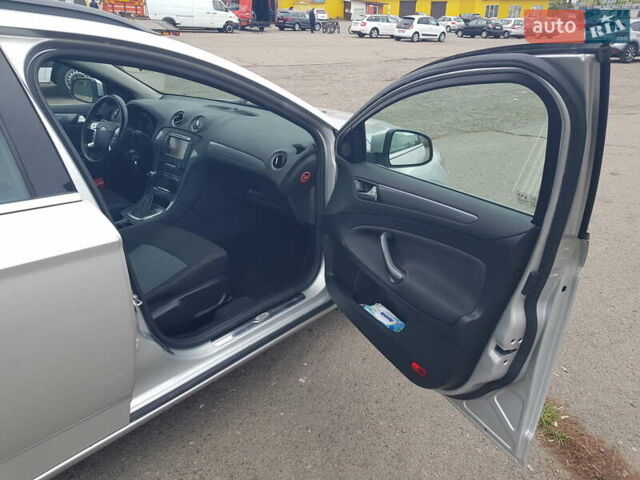 Сірий Форд Мондео, об'ємом двигуна 2 л та пробігом 205 тис. км за 8900 $, фото 21 на Automoto.ua