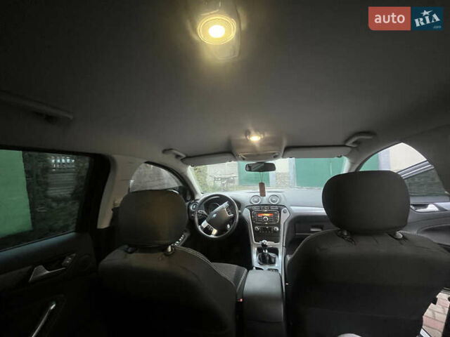 Сірий Форд Мондео, об'ємом двигуна 2 л та пробігом 218 тис. км за 6799 $, фото 51 на Automoto.ua