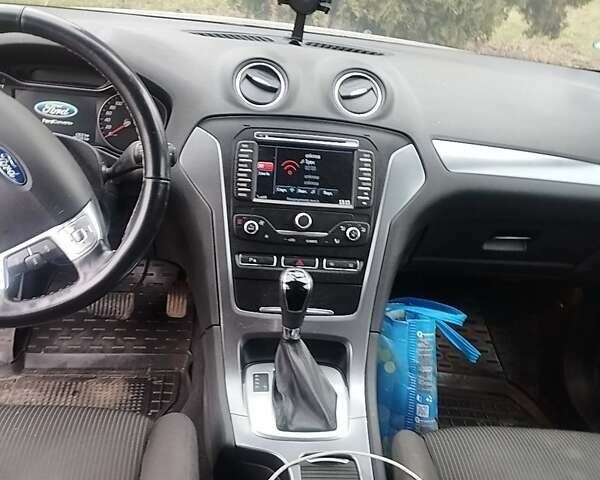 Серый Форд Мондео, объемом двигателя 2 л и пробегом 215 тыс. км за 5895 $, фото 13 на Automoto.ua