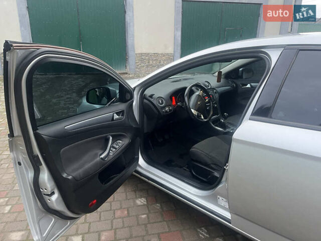 Сірий Форд Мондео, об'ємом двигуна 2 л та пробігом 218 тис. км за 6799 $, фото 37 на Automoto.ua