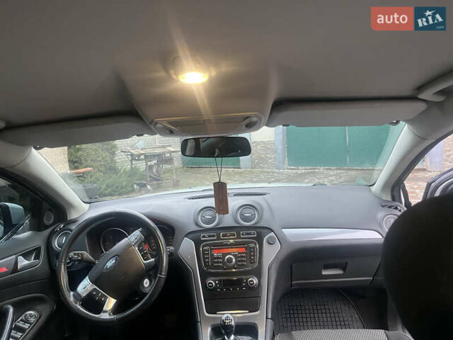 Сірий Форд Мондео, об'ємом двигуна 2 л та пробігом 218 тис. км за 6799 $, фото 52 на Automoto.ua