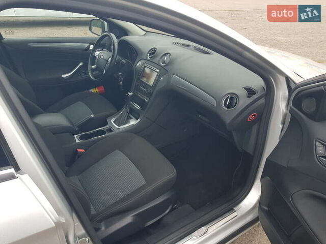 Сірий Форд Мондео, об'ємом двигуна 2 л та пробігом 205 тис. км за 8900 $, фото 22 на Automoto.ua