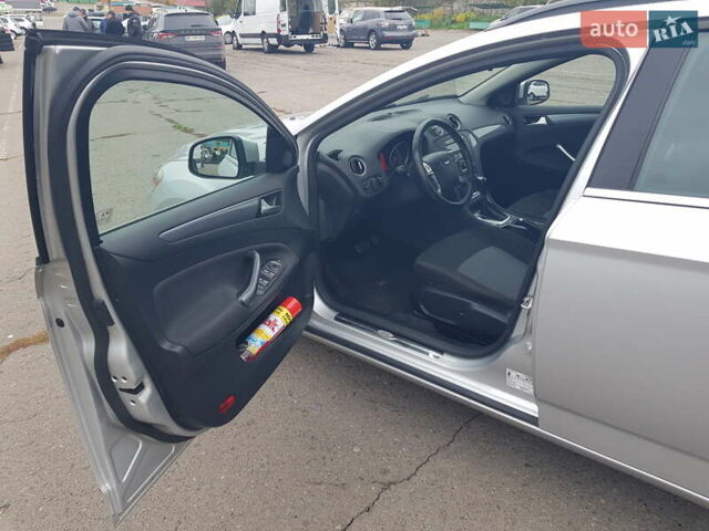 Сірий Форд Мондео, об'ємом двигуна 2 л та пробігом 205 тис. км за 8900 $, фото 14 на Automoto.ua