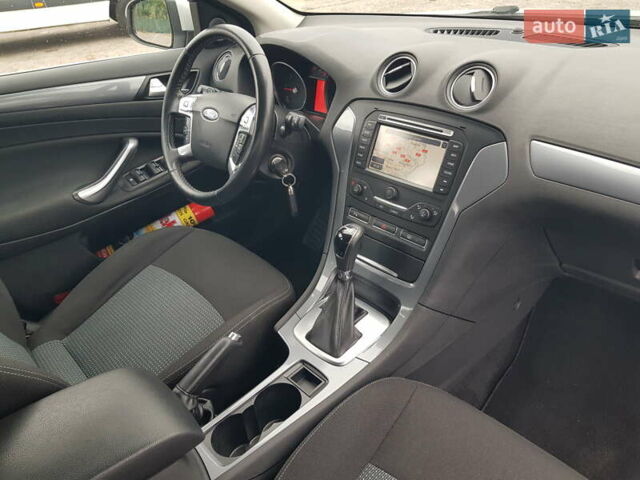 Сірий Форд Мондео, об'ємом двигуна 2 л та пробігом 205 тис. км за 8900 $, фото 23 на Automoto.ua