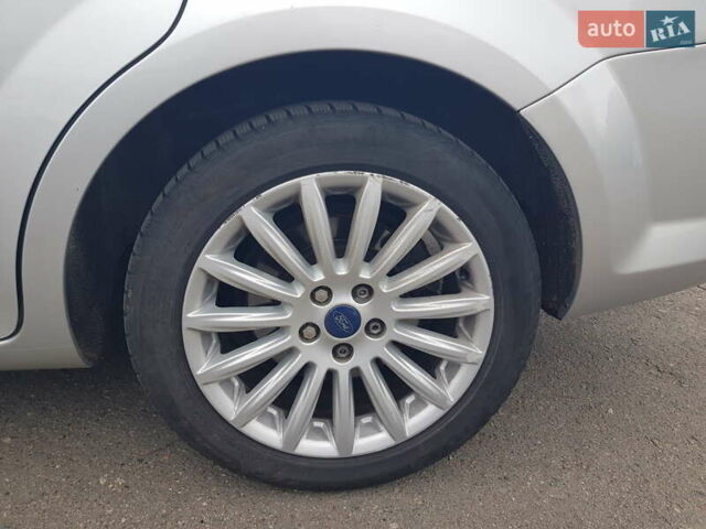 Сірий Форд Мондео, об'ємом двигуна 2 л та пробігом 205 тис. км за 8900 $, фото 13 на Automoto.ua