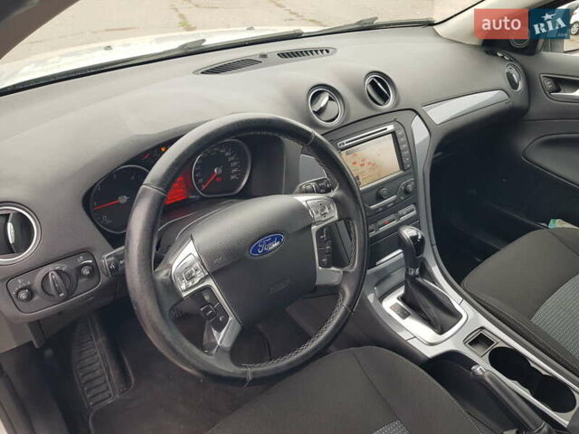 Сірий Форд Мондео, об'ємом двигуна 2 л та пробігом 205 тис. км за 8900 $, фото 19 на Automoto.ua