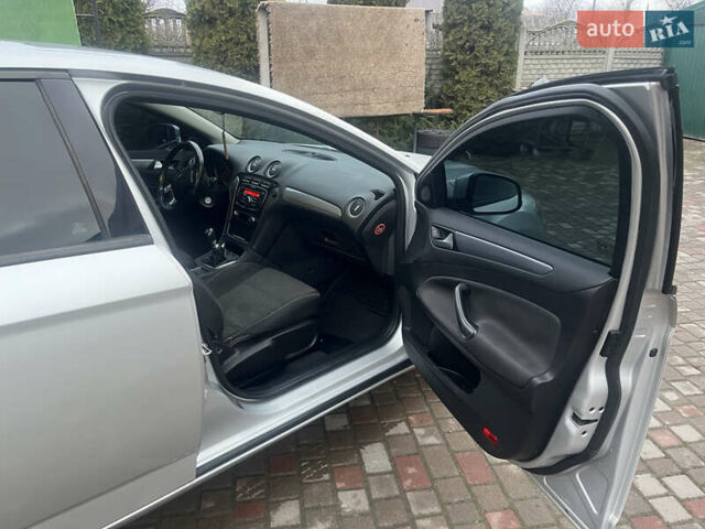 Сірий Форд Мондео, об'ємом двигуна 2 л та пробігом 218 тис. км за 6799 $, фото 49 на Automoto.ua