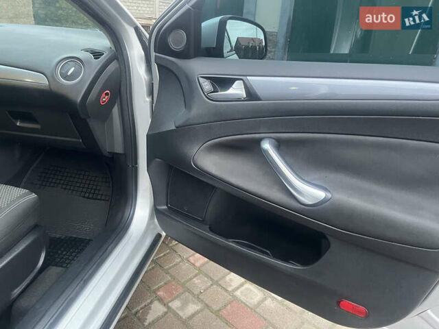 Сірий Форд Мондео, об'ємом двигуна 2 л та пробігом 218 тис. км за 6799 $, фото 50 на Automoto.ua