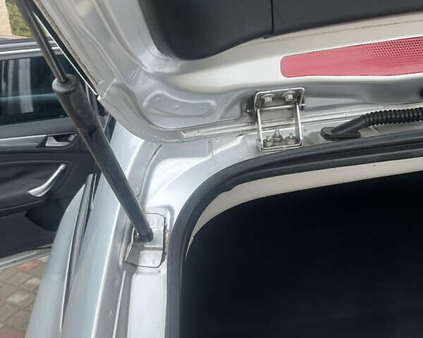 Сірий Форд Мондео, об'ємом двигуна 2 л та пробігом 218 тис. км за 6799 $, фото 44 на Automoto.ua