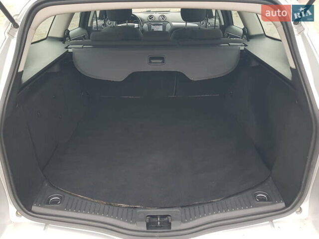 Сірий Форд Мондео, об'ємом двигуна 2 л та пробігом 205 тис. км за 8900 $, фото 29 на Automoto.ua