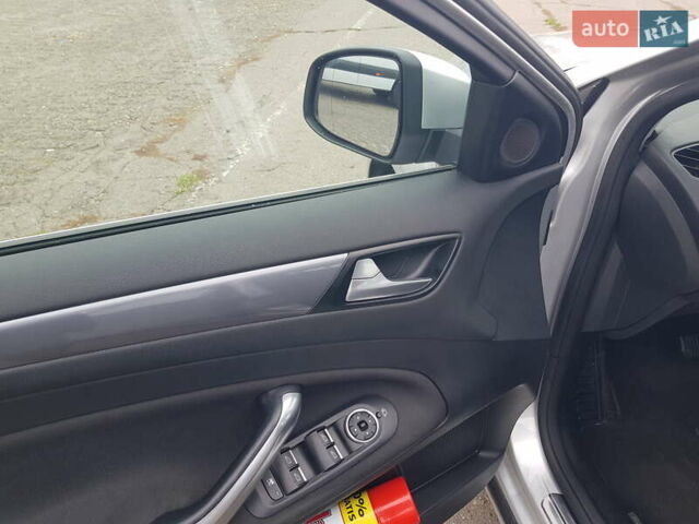 Сірий Форд Мондео, об'ємом двигуна 2 л та пробігом 205 тис. км за 8900 $, фото 15 на Automoto.ua
