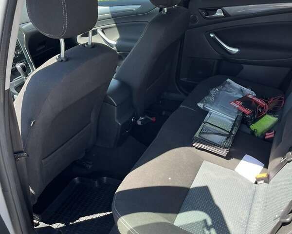 Сірий Форд Мондео, об'ємом двигуна 2 л та пробігом 245 тис. км за 7500 $, фото 12 на Automoto.ua