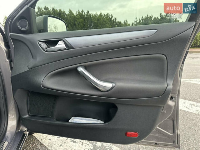 Серый Форд Мондео, объемом двигателя 2 л и пробегом 250 тыс. км за 7299 $, фото 33 на Automoto.ua