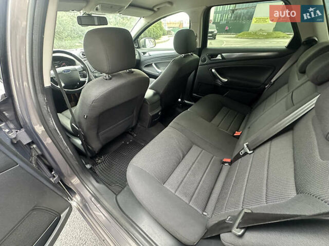 Серый Форд Мондео, объемом двигателя 2 л и пробегом 250 тыс. км за 7299 $, фото 25 на Automoto.ua