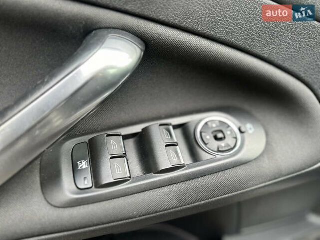 Серый Форд Мондео, объемом двигателя 2 л и пробегом 250 тыс. км за 7299 $, фото 9 на Automoto.ua