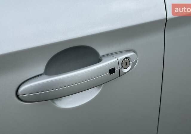 Сірий Форд Мондео, об'ємом двигуна 2 л та пробігом 216 тис. км за 10799 $, фото 22 на Automoto.ua