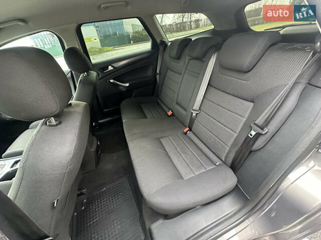 Серый Форд Мондео, объемом двигателя 2 л и пробегом 250 тыс. км за 7299 $, фото 26 на Automoto.ua