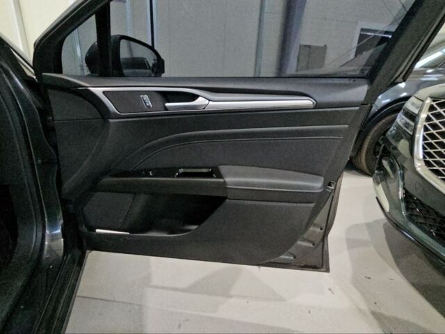 Серый Форд Мондео, объемом двигателя 2 л и пробегом 130 тыс. км за 12100 $, фото 18 на Automoto.ua