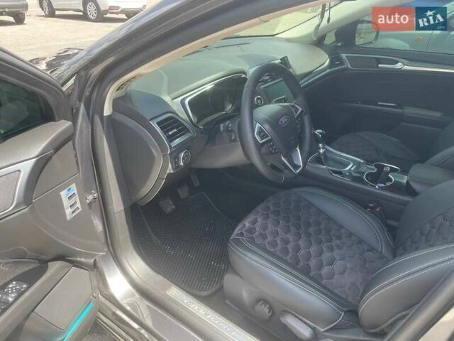 Серый Форд Мондео, объемом двигателя 2 л и пробегом 208 тыс. км за 11500 $, фото 3 на Automoto.ua