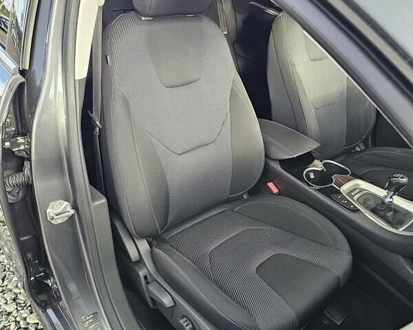 Сірий Форд Мондео, об'ємом двигуна 2 л та пробігом 249 тис. км за 11300 $, фото 40 на Automoto.ua