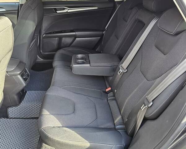 Сірий Форд Мондео, об'ємом двигуна 2 л та пробігом 249 тис. км за 11300 $, фото 45 на Automoto.ua