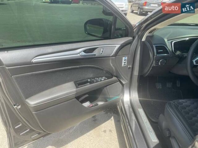 Серый Форд Мондео, объемом двигателя 2 л и пробегом 208 тыс. км за 11500 $, фото 10 на Automoto.ua