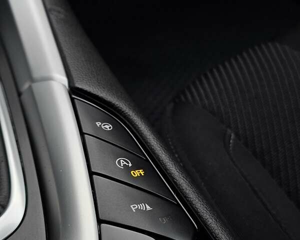 Сірий Форд Мондео, об'ємом двигуна 2 л та пробігом 249 тис. км за 11300 $, фото 38 на Automoto.ua