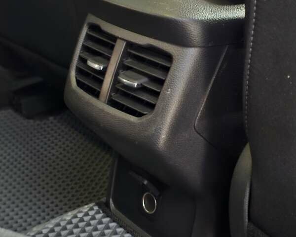 Сірий Форд Мондео, об'ємом двигуна 2 л та пробігом 249 тис. км за 11300 $, фото 51 на Automoto.ua