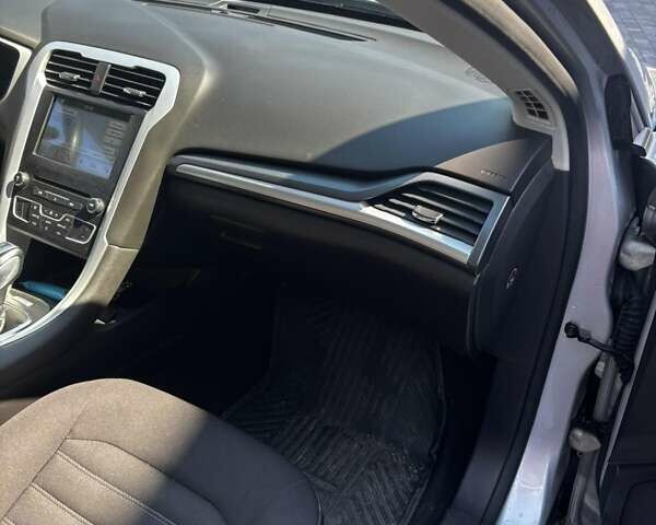 Серый Форд Мондео, объемом двигателя 2 л и пробегом 270 тыс. км за 12700 $, фото 5 на Automoto.ua