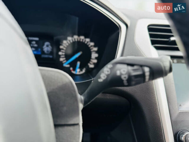 Серый Форд Мондео, объемом двигателя 1.5 л и пробегом 280 тыс. км за 11600 $, фото 60 на Automoto.ua