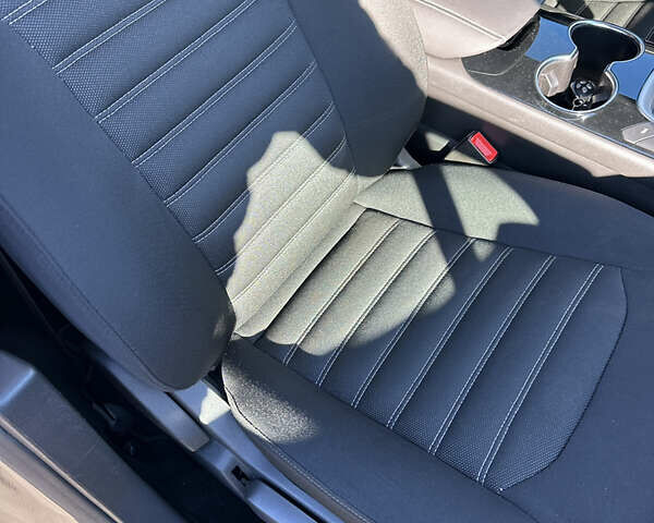 Серый Форд Мондео, объемом двигателя 1.5 л и пробегом 211 тыс. км за 12000 $, фото 11 на Automoto.ua