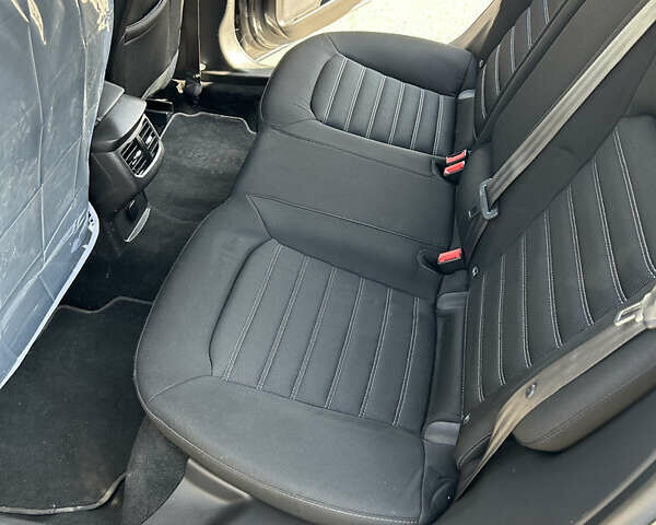 Сірий Форд Мондео, об'ємом двигуна 2 л та пробігом 243 тис. км за 14966 $, фото 8 на Automoto.ua